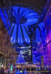 Changing colour of the Sony Center roof